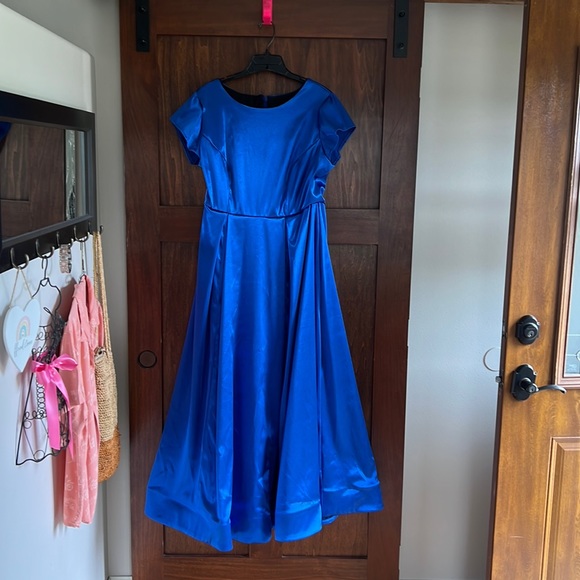 Royal Blue Prom/formal - Picture 3 of 10